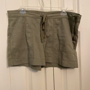 Cabi Goldie Shorts, #5110, M, VGUC